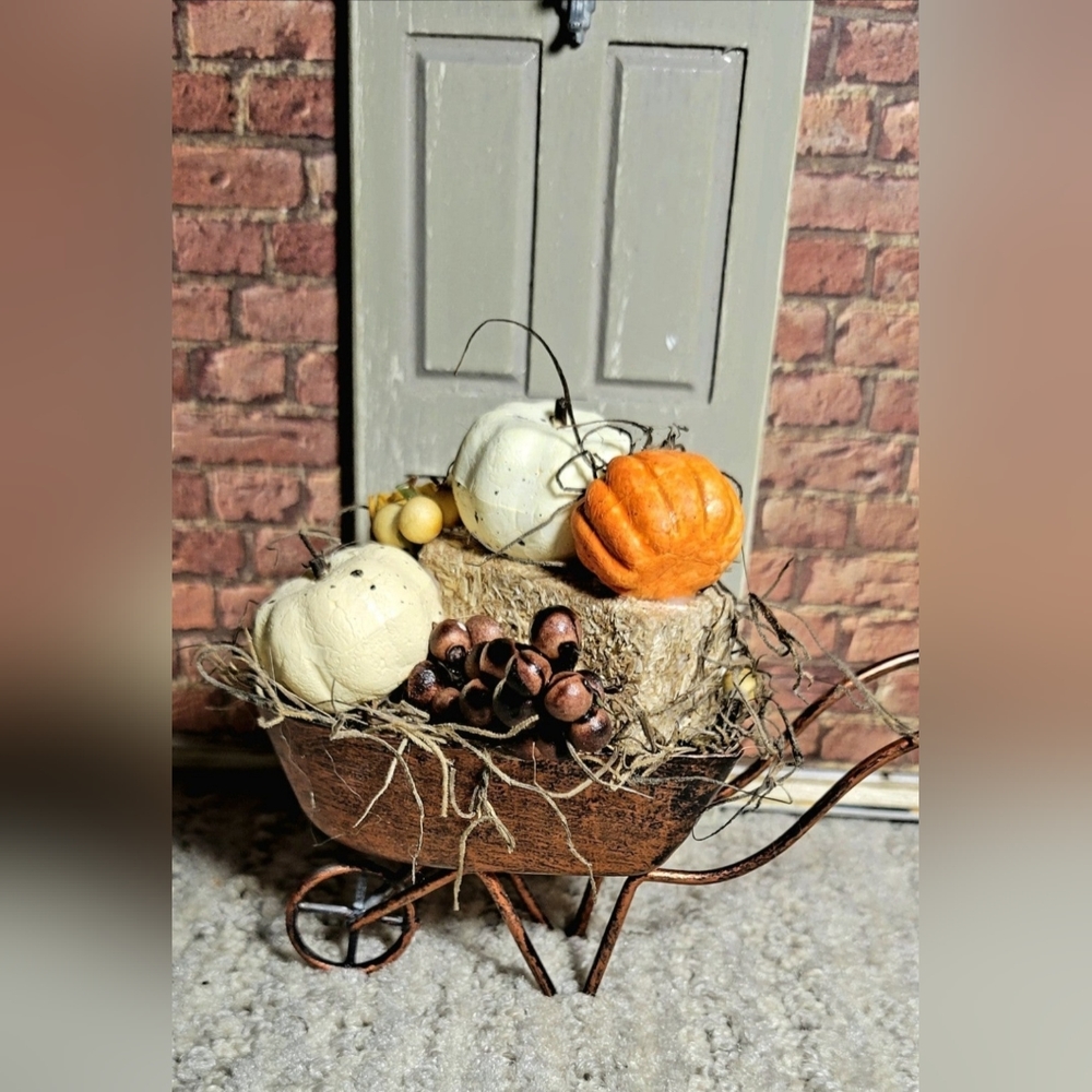 Dollhouse Miniature Wheelbarrows(Fall)